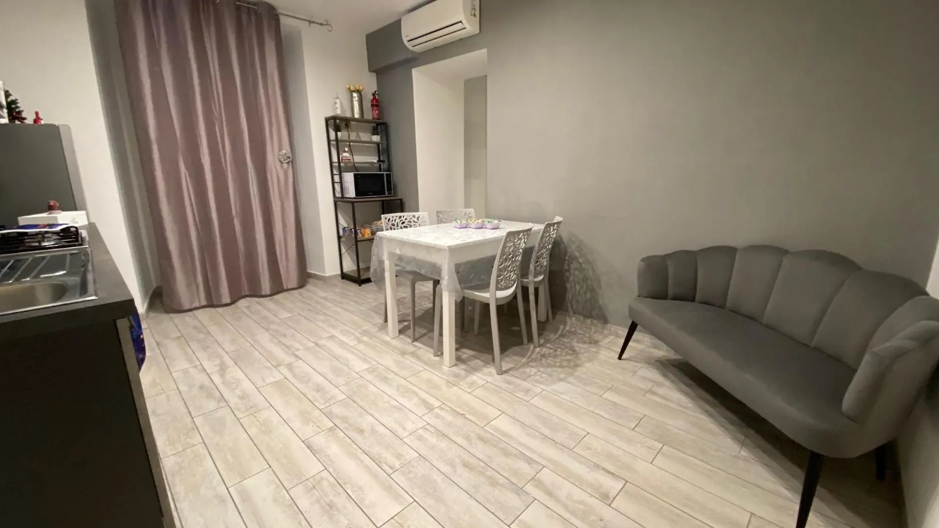 Casa Vacanze Figurelle Naples Apartment